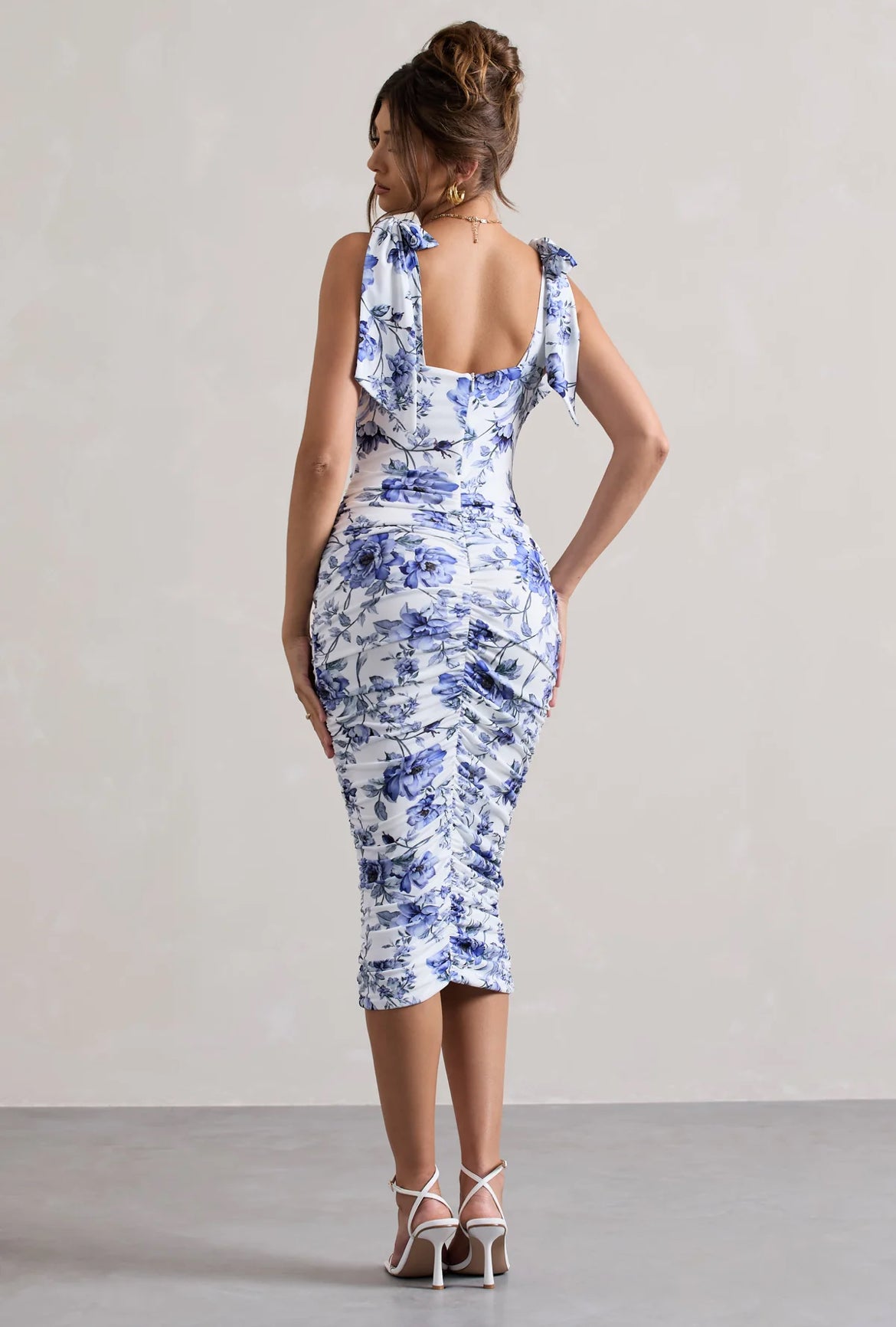 CORDELIA
KUKKAKUVIOLLINEN BODYCON-MIDI-JURKKA KAARIKAHVOILLA