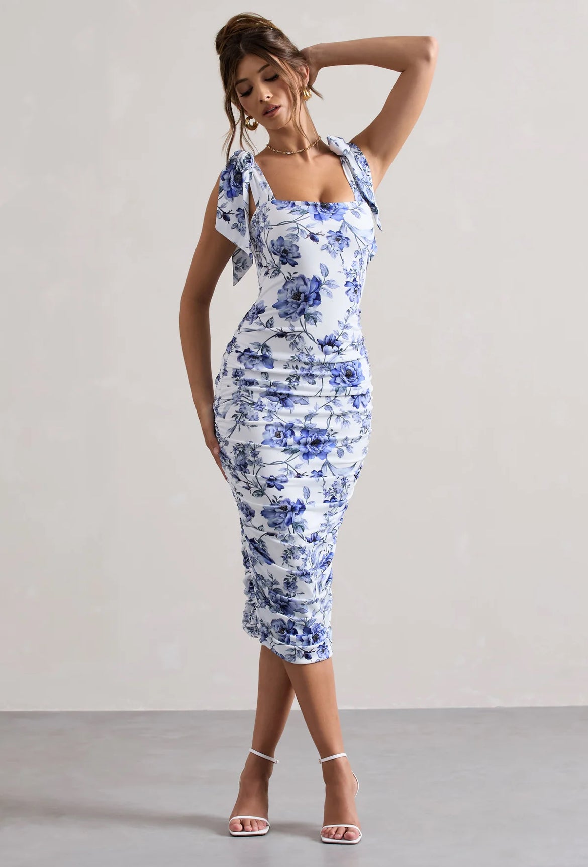 CORDELIA
KUKKAKUVIOLLINEN BODYCON-MIDI-JURKKA KAARIKAHVOILLA