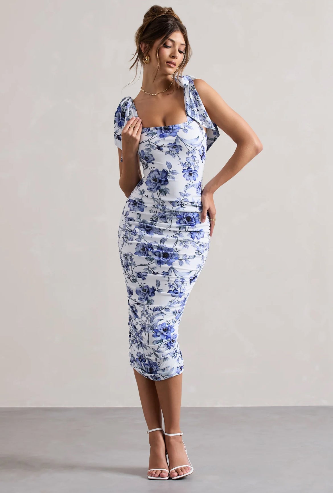 CORDELIA
KUKKAKUVIOLLINEN BODYCON-MIDI-JURKKA KAARIKAHVOILLA